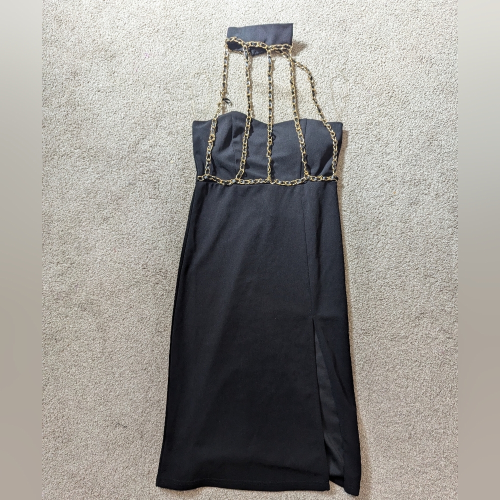 Elegant Black Strapless Dress with Chain Detail